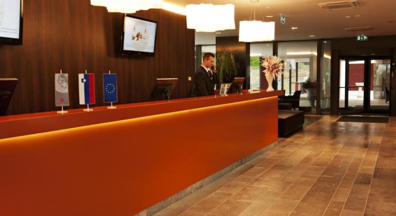 Rimske Terme - Hotel Zdraviliski Dvor Rimske Toplice Kültér fotó