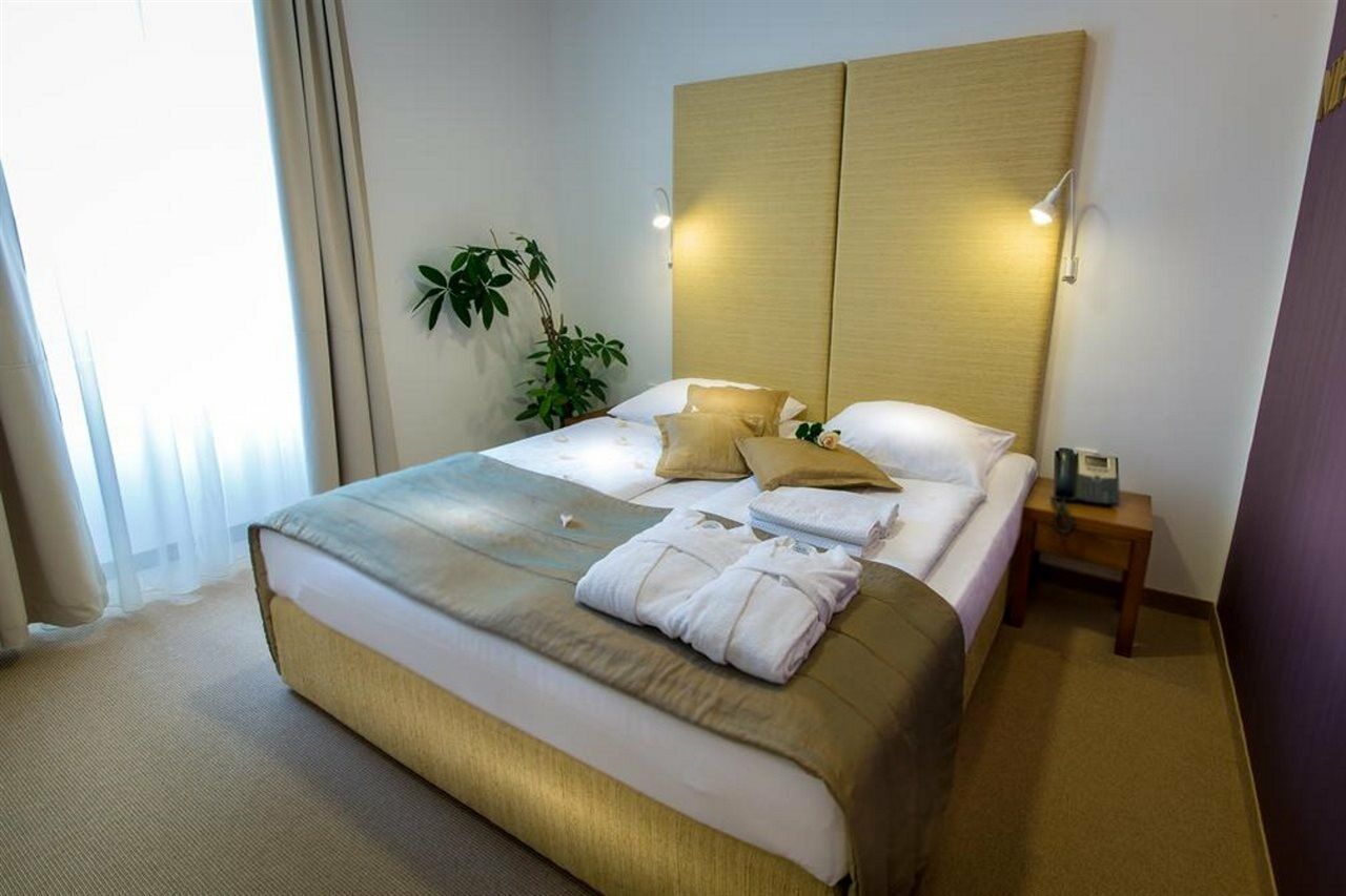 Rimske Terme - Hotel Zdraviliski Dvor Rimske Toplice Kültér fotó